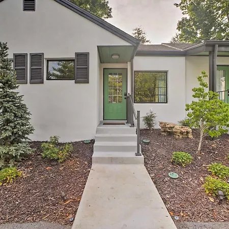 Downtown Branson Cottage With Pool Access! Exterior photo